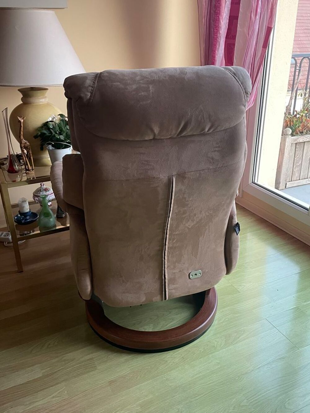 canap&eacute; -un fauteuil Meubles