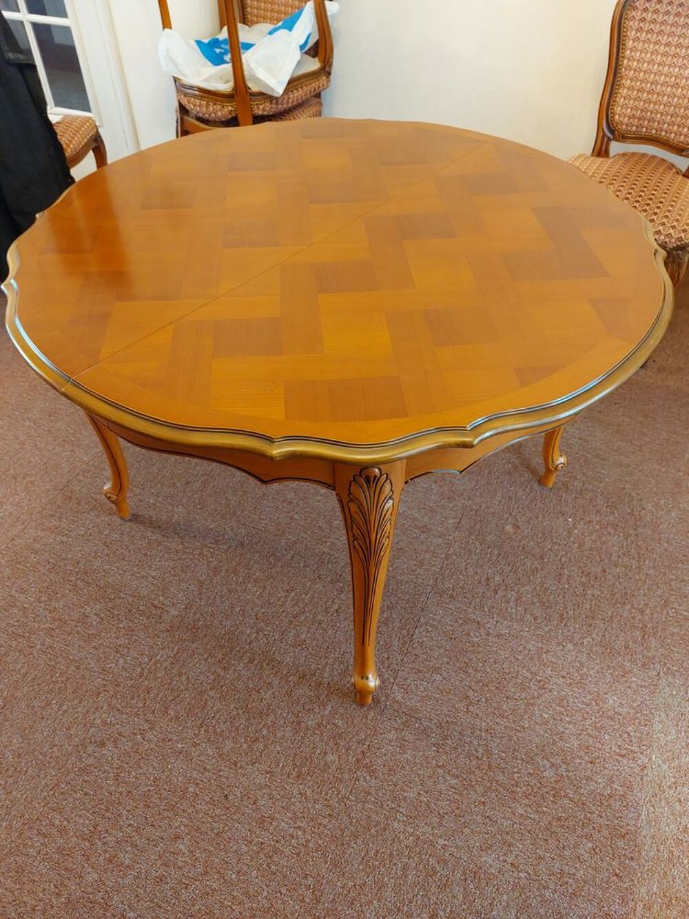 TABLE RONDE Meubles