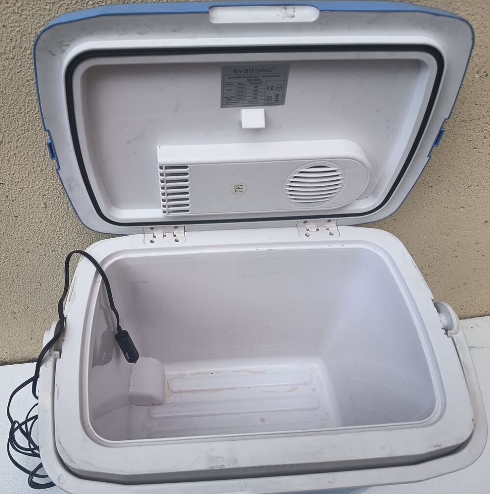 glacierea roulettes de voiture 12 volts Electrom�nager