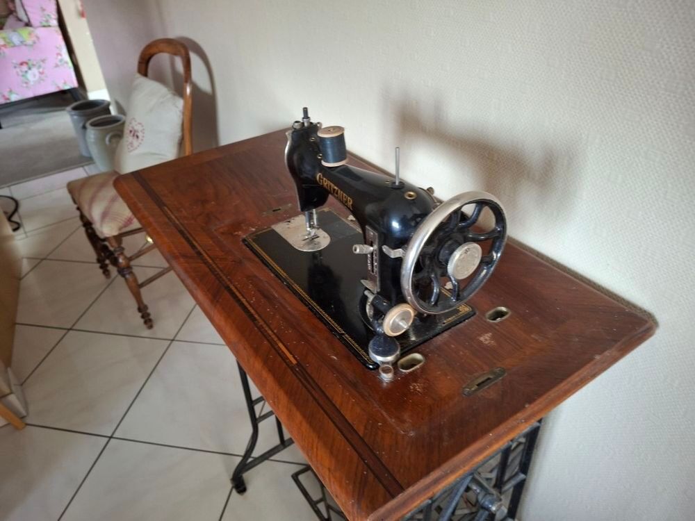 MACHINE A COUDRE GRITZNER Meubles