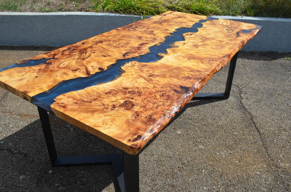 Table &agrave; manger neuve en bois et r&eacute;sine Meubles