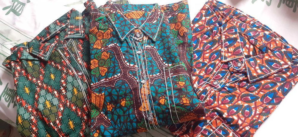 Chemises africaines manches courtes T 46
Wax printed Vêtements