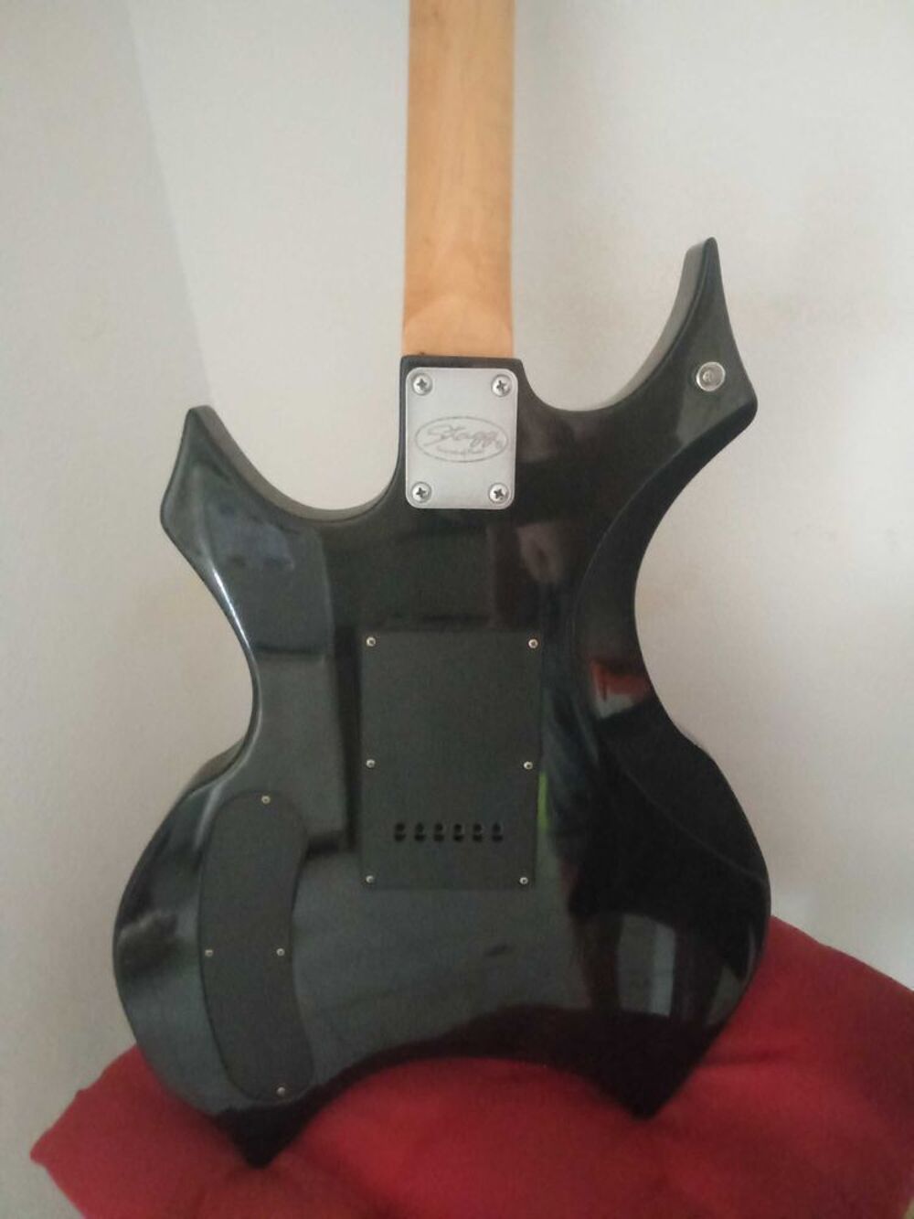 deux guitares &eacute;lectriques (enfant et adulte) Audio et hifi