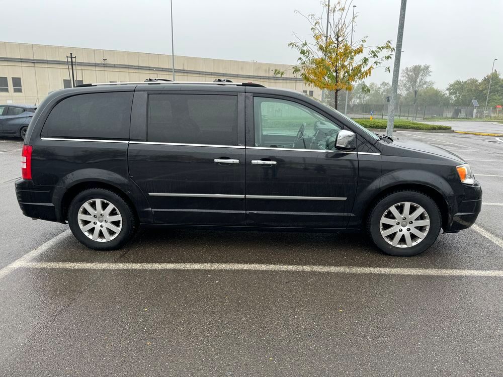 VOYAGER Voyager 2.8 Multijet II 178 ch Platinium A 2014 occasion 83830 Bargemon