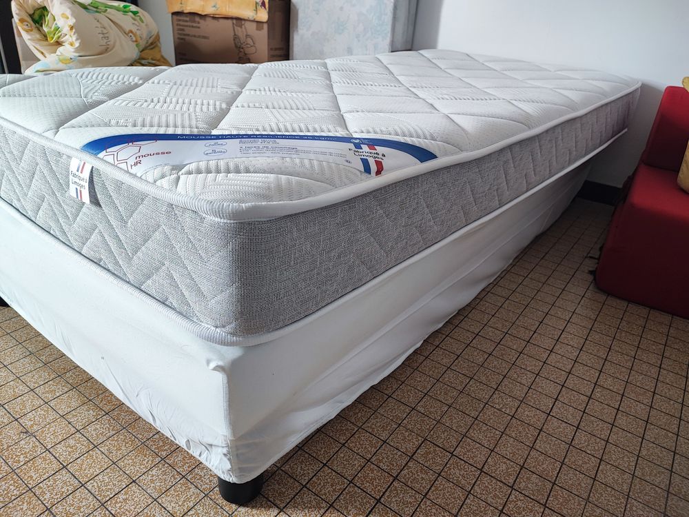 Lit Matelas + sommier Meubles