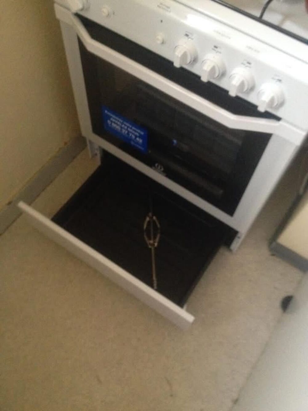 Gaziniere indesit ville &amp; butane Electroménager