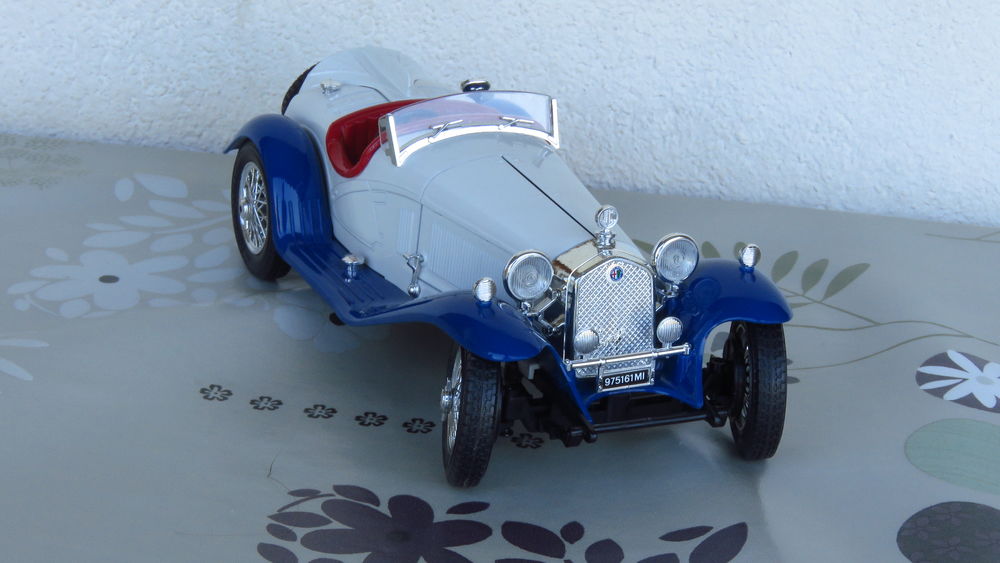 Voiture miniature Alfa Romeo 1/18 