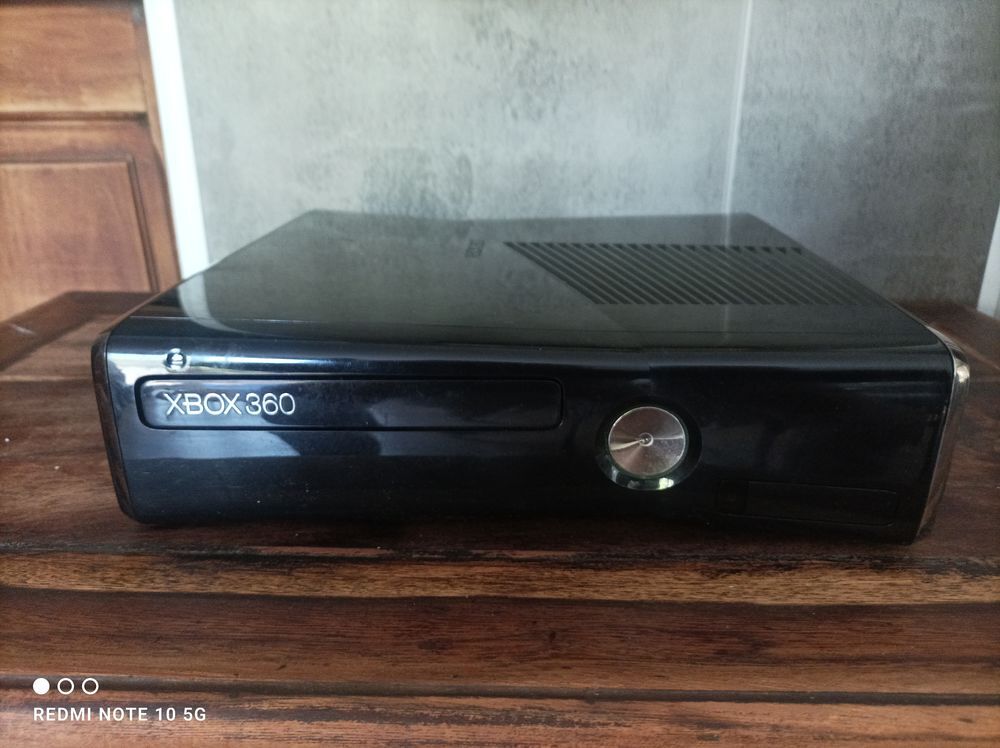 console Xbox 360 250 go Consoles et jeux vidéos