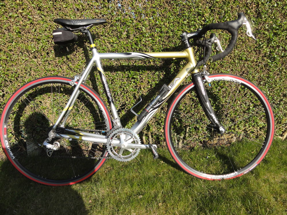 V&eacute;lo route Sports