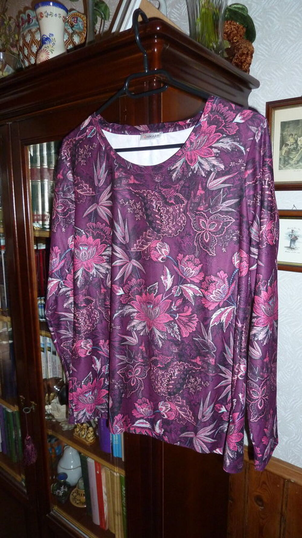 Tee shirt femme longues manches. Vêtements