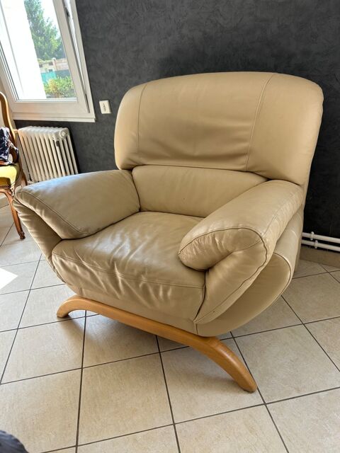 Fauteuil simili cuir beige structure bois 80 Montescourt-Lizerolles (02)