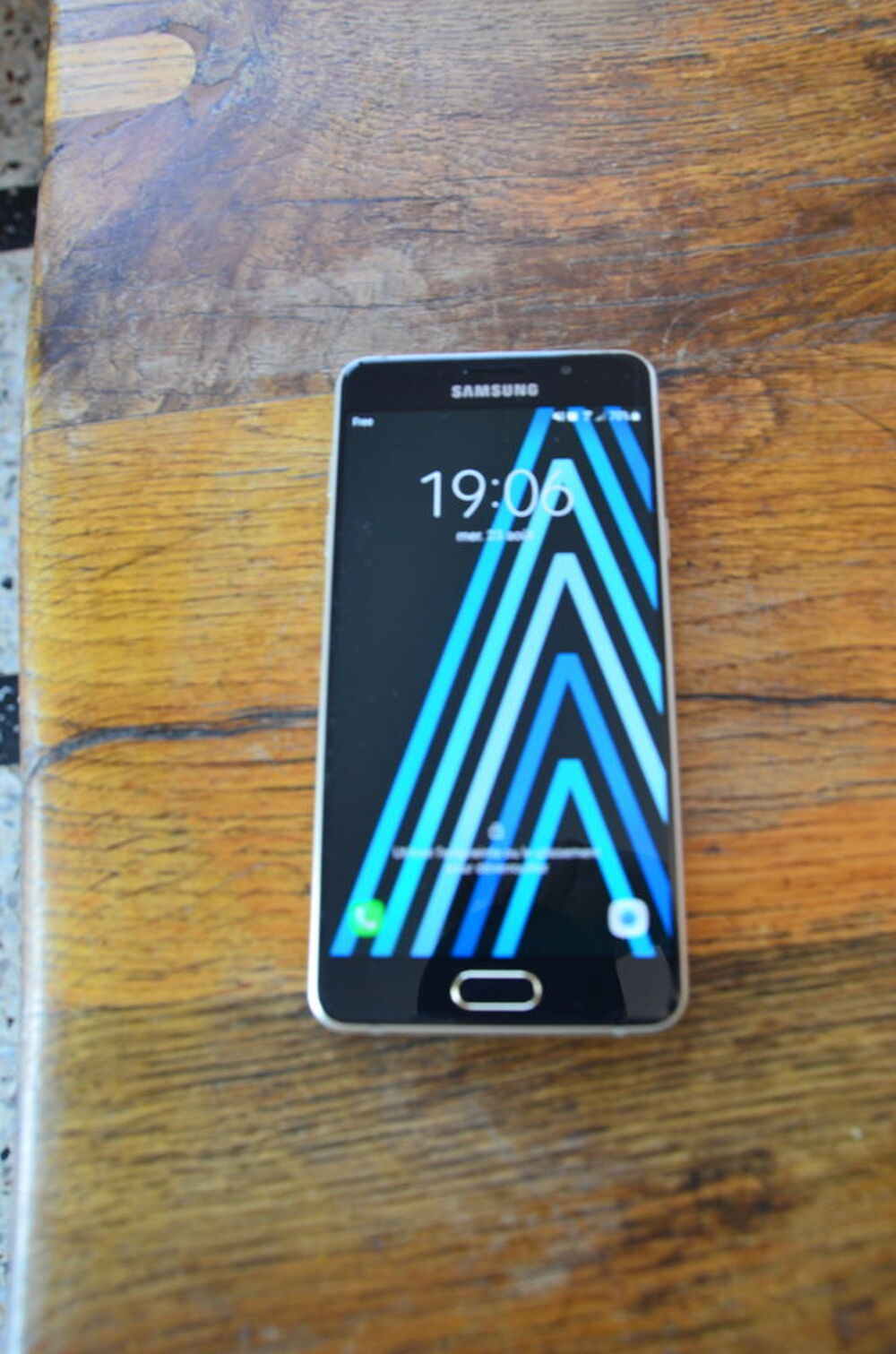 Samsung galaxy A5 2016 Or tr&egrave;s bon &eacute;tat Tlphones et tablettes