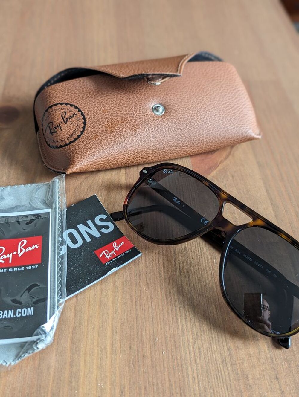 Lunettes de soleil Rayban neuve Bijoux et montres