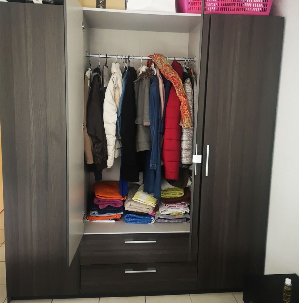 ARMOIRE CONFORAMA BOIS MARRON Meubles