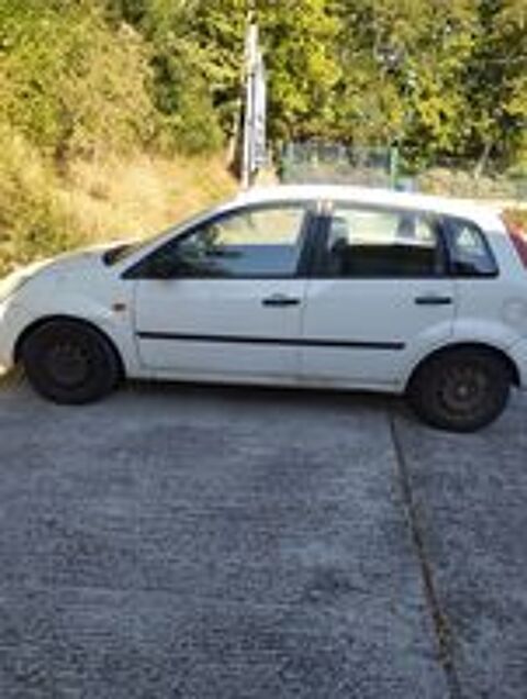 Fiesta 1.4i Ghia 2002 occasion 93160 Noisy-le-Grand