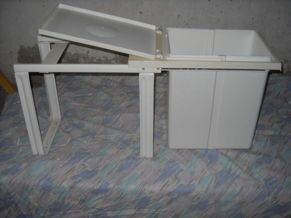  poubelle &agrave; fixer dans un meuble Meubles