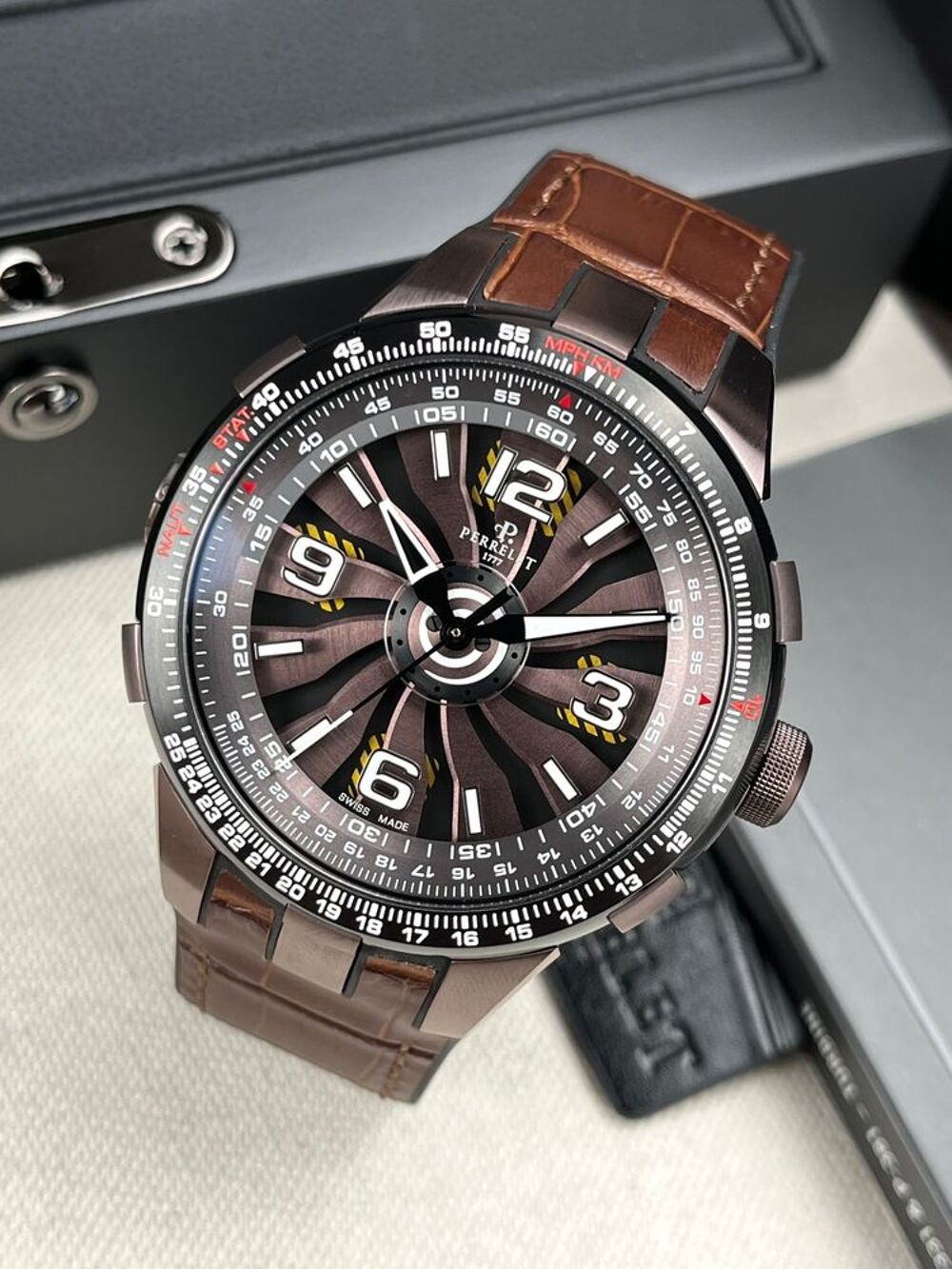 Montre Suisse Perrelet Turbine Pilot Dual Crown Bijoux et montres
