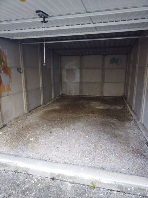  Parking / Garage  louer 18 m