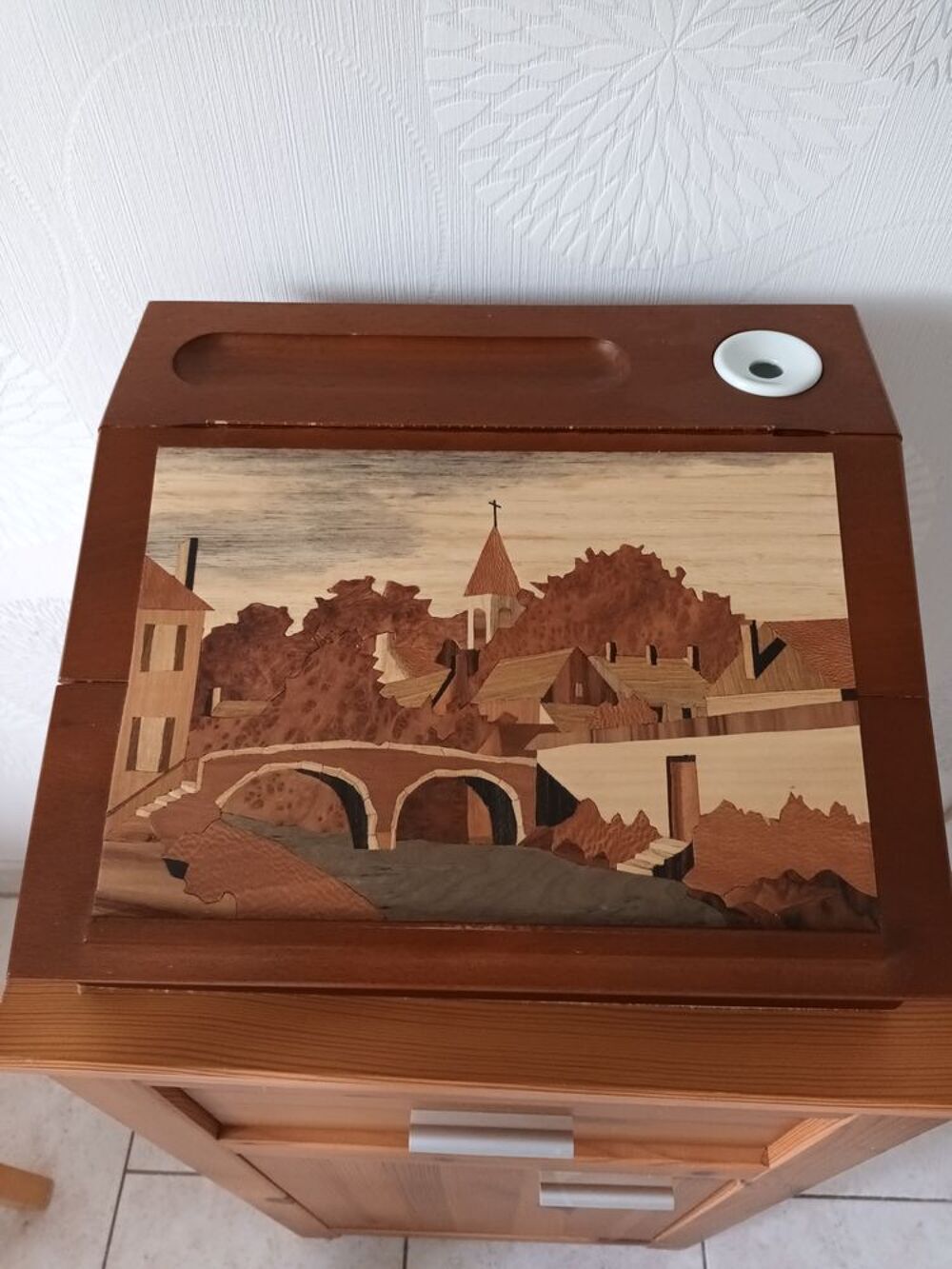 Ancien &eacute;critoire avec marqueterie sur le dessus Meubles