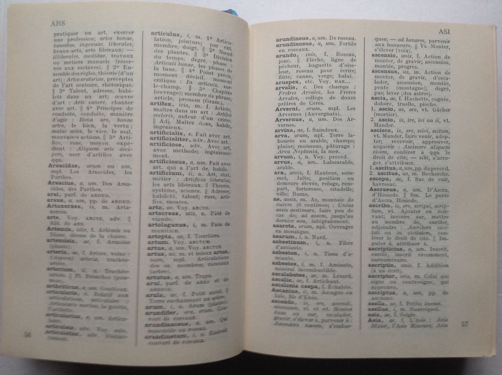 DICTIONNAIRE HATIER LATIN FRAN&Ccedil;AIS Envoi Possible
Livres et BD