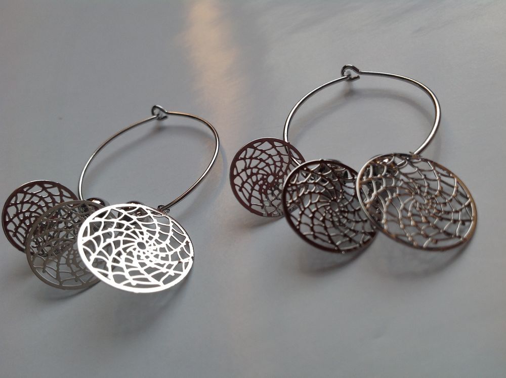 BOUCLES OREILLES ARGENT&Eacute; TOILE ARAIGN&Eacute;E PI&Egrave;GE &agrave; R&Ecirc;VES Envoi Bijoux et montres