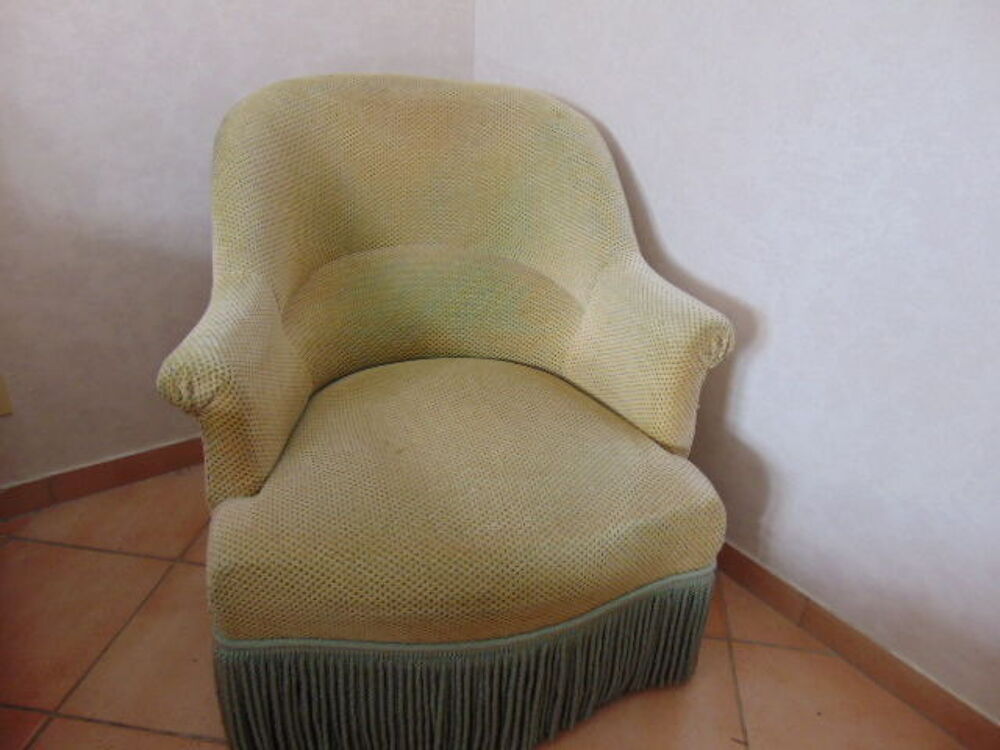 Un Fauteuil crapaud Meubles