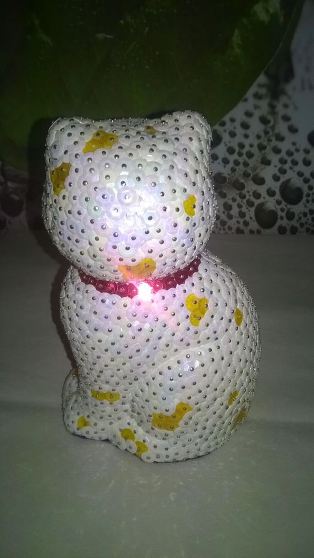 Statue chaton paillettes
Excellent etat
Blanc avec des yeu Décoration
