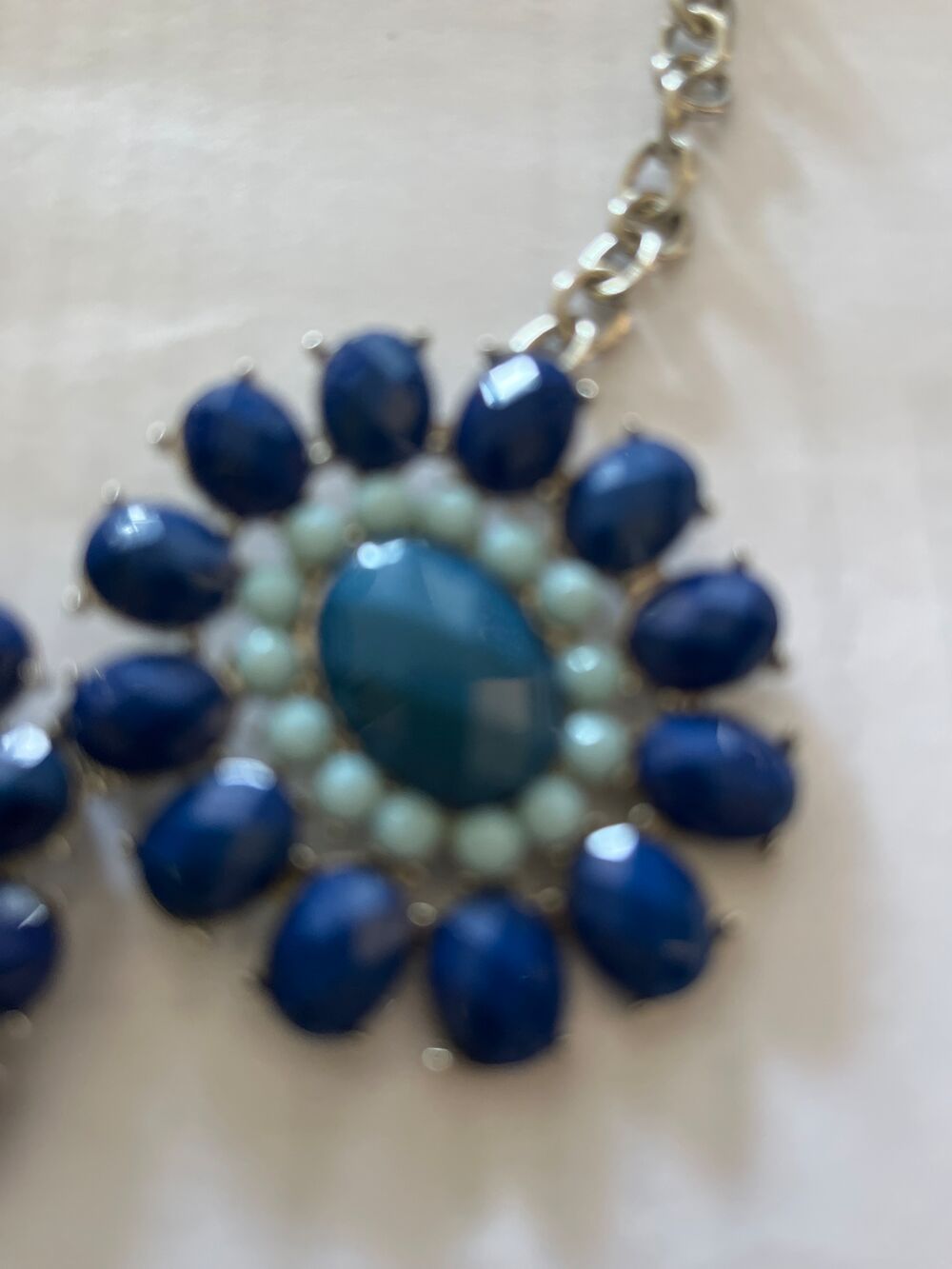 Collier 3 cabochons Bijoux et montres