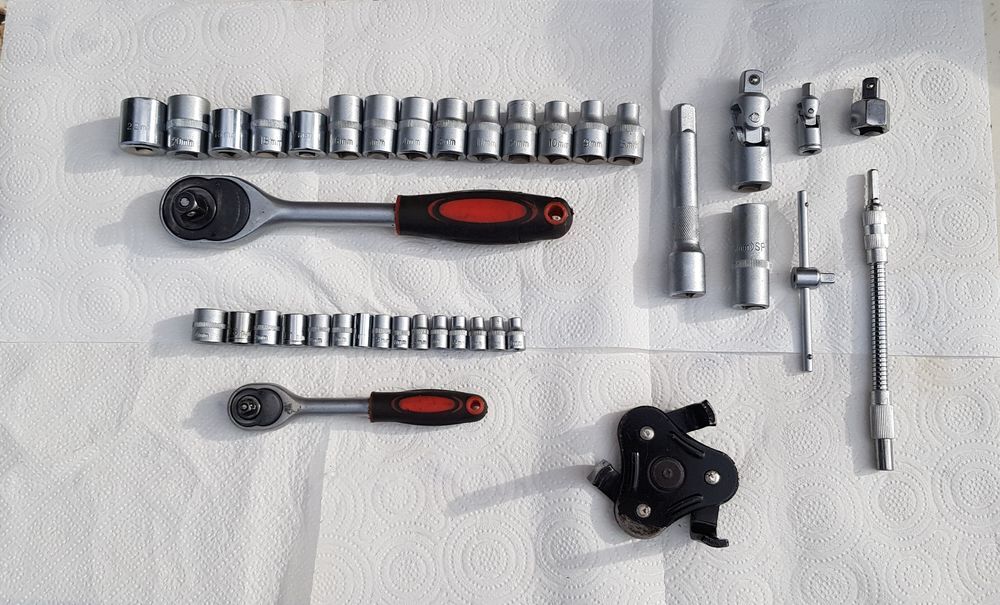 Jeu de cl&eacute; &agrave; cliquet complet + douilles 4 &agrave; 22 mm - m&eacute;ca Bricolage