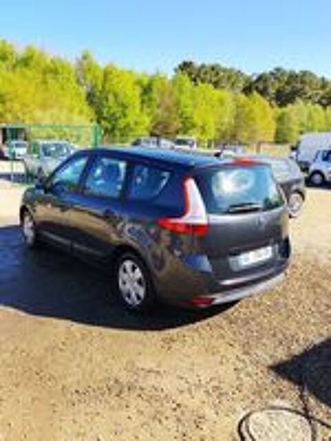 Grand Sc&eacute;nic III dCi 105 eco2 Dynamique 7 pl 2009 occasion 72230 Arnage