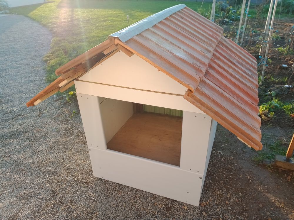 Niche, grande niche pour chien. Bricolage