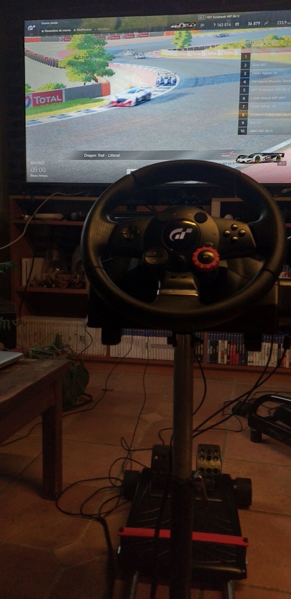 volant avec levier de vitesse et p&eacute;dalier plus support enti&egrave;rement r&eacute;glable neuf. Consoles et jeux vidéos