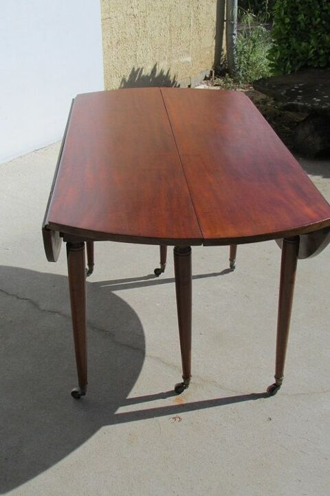 Belle table ronde 6 pieds fuseaux en acajou, extensible 620 Montauban (82)
