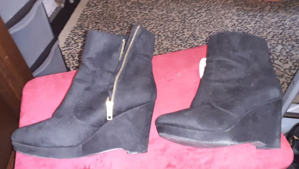 lots chaussures femme styles divers ( 35 pieces environ ) Chaussures