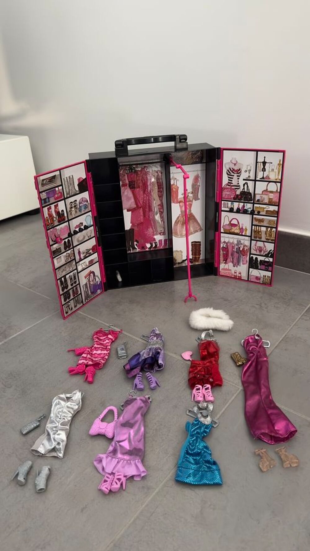 "Le dressing de Barbie" et "Le salon de coiffure de Barbie" Jeux / jouets