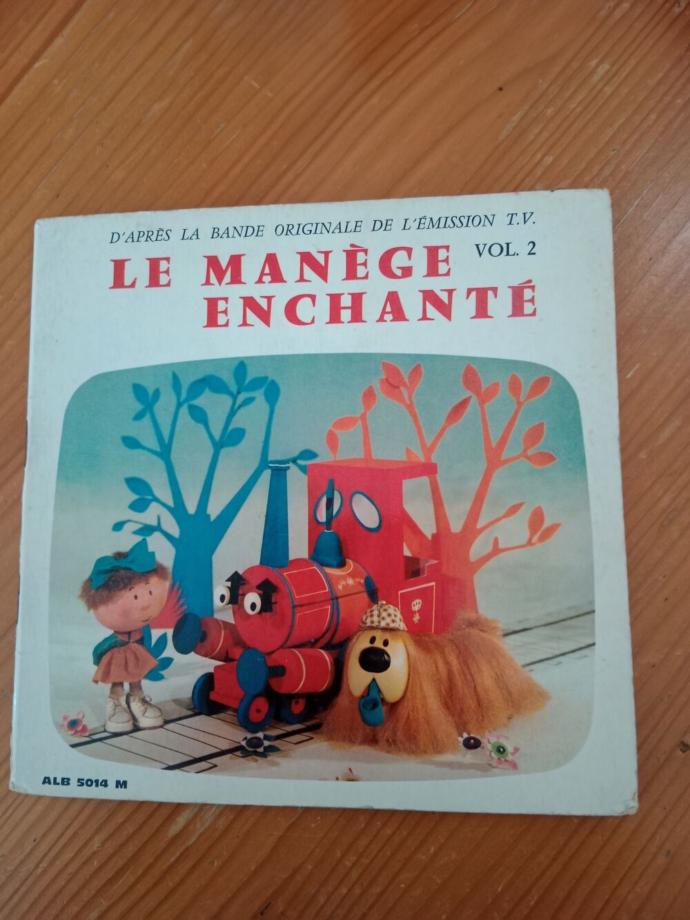45 tours livre LE MAN&Egrave;GE ENCHANT&Eacute; VOL.2 CD et vinyles