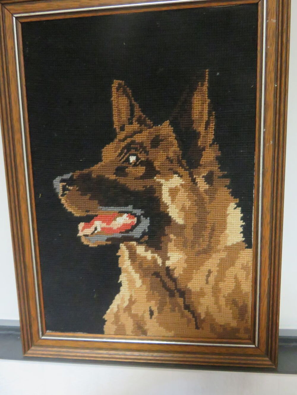 TAPISSERIE ENCADREE : TETE DE CHIEN Décoration