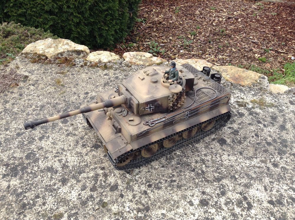 Tank &agrave; l'&eacute;chelle 1/16 radiocommand&eacute; Jeux / jouets