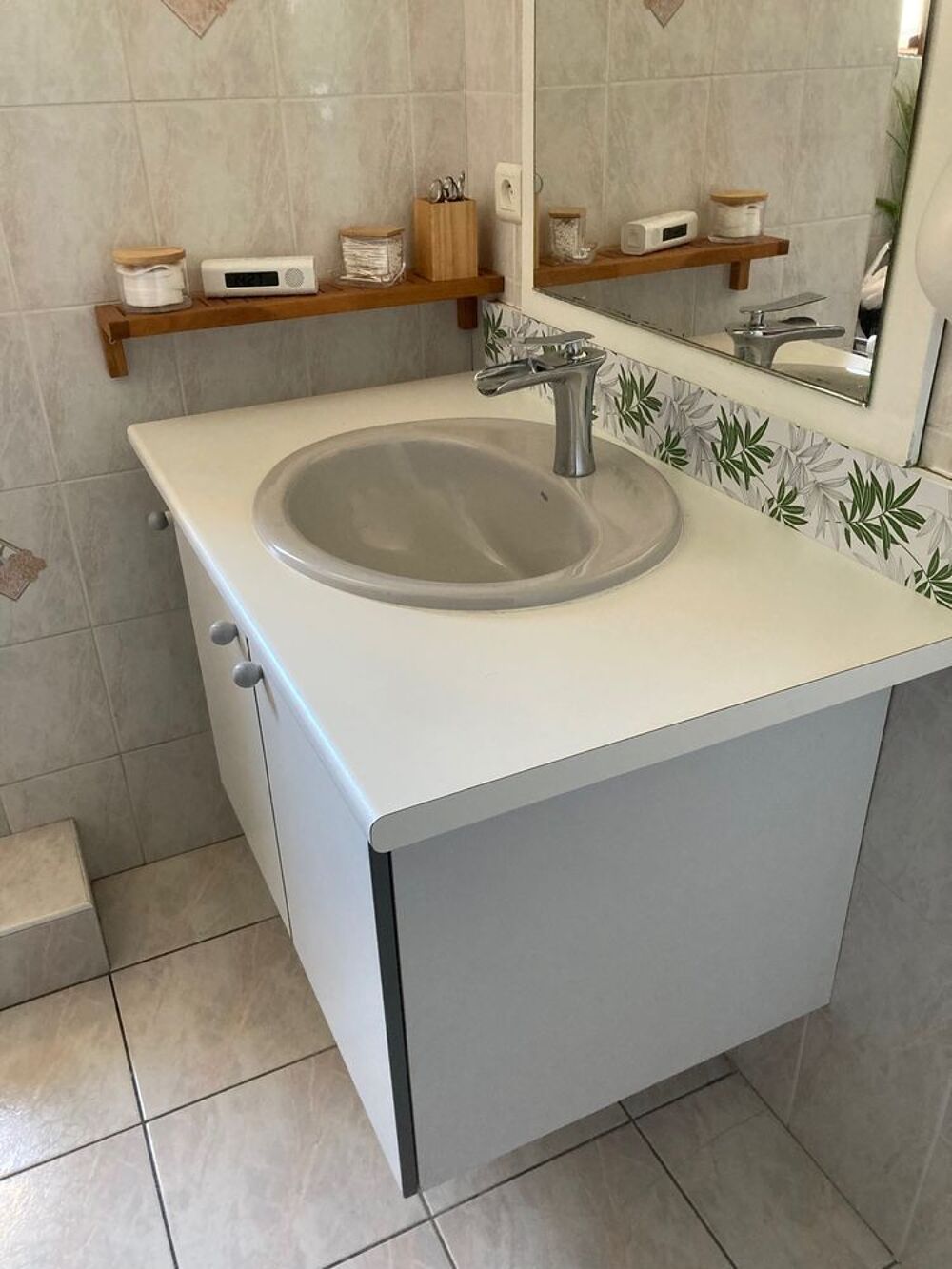 Meuble de salle de bain avec vasque et robinetterie Meubles