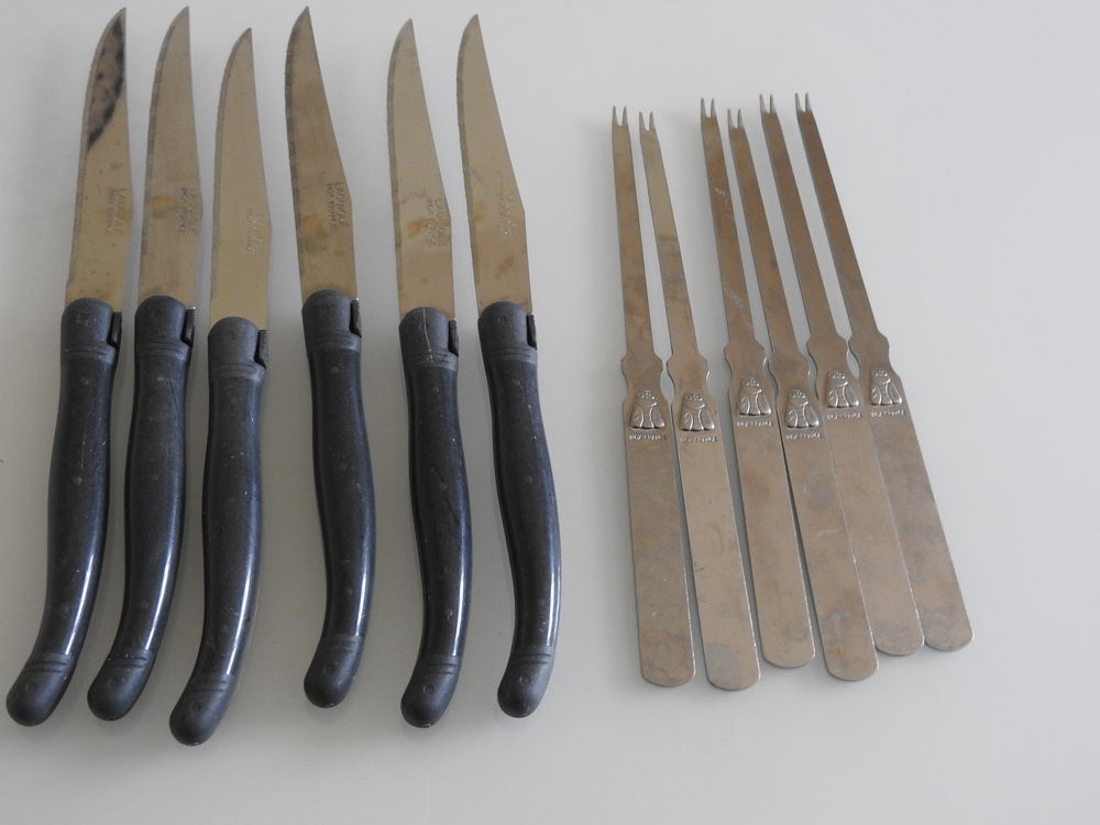 12 Couteaux + fourchettes &agrave; crustac&eacute;s + couteau &agrave; pain Cuisine
