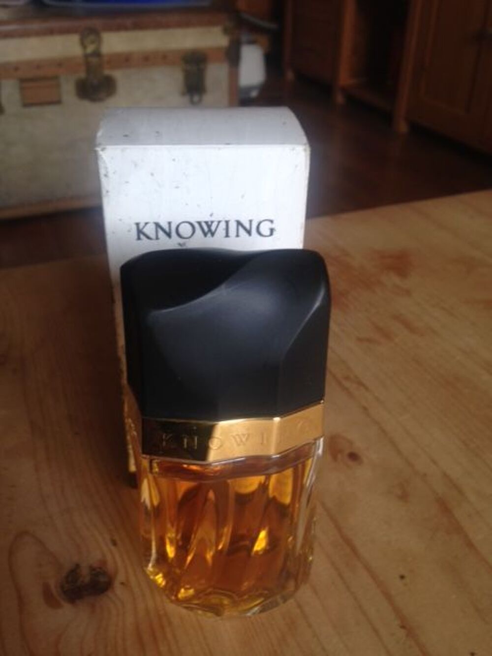 EAU DE PARFUM "KNOWING" de chez EST&Eacute;E LAUDER pour femme 