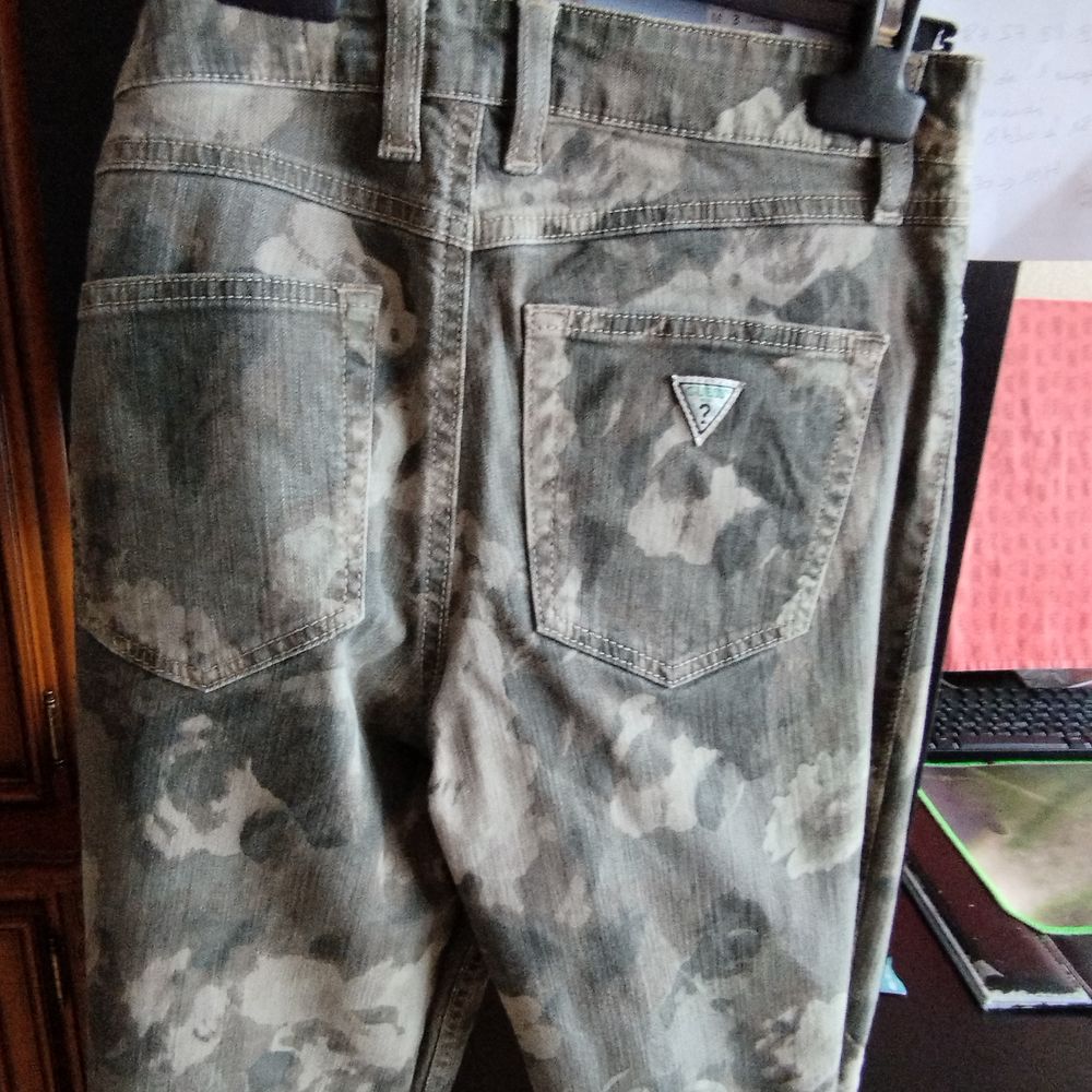 2 jeans vintage marque kenzo et guess Vtements