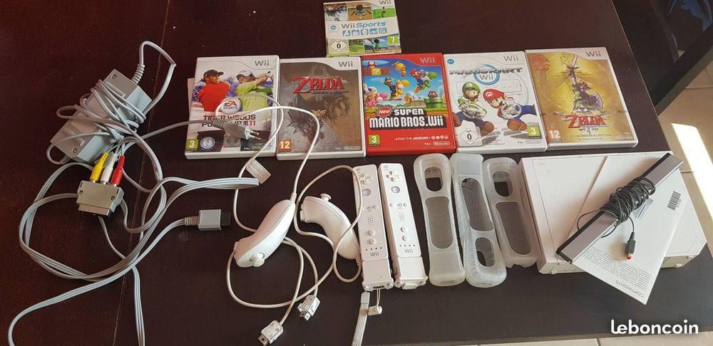 Wii + 2 manettes + Nunchuks + 6 jeux Consoles et jeux vidéos