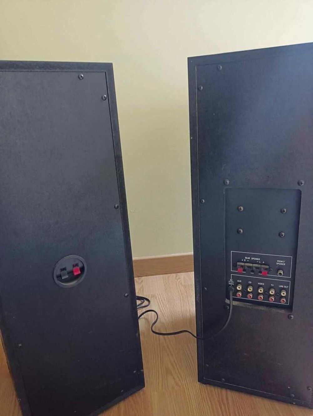 Deux enceintes amplifi&eacute;es Harrys &eacute;tat neuf Audio et hifi