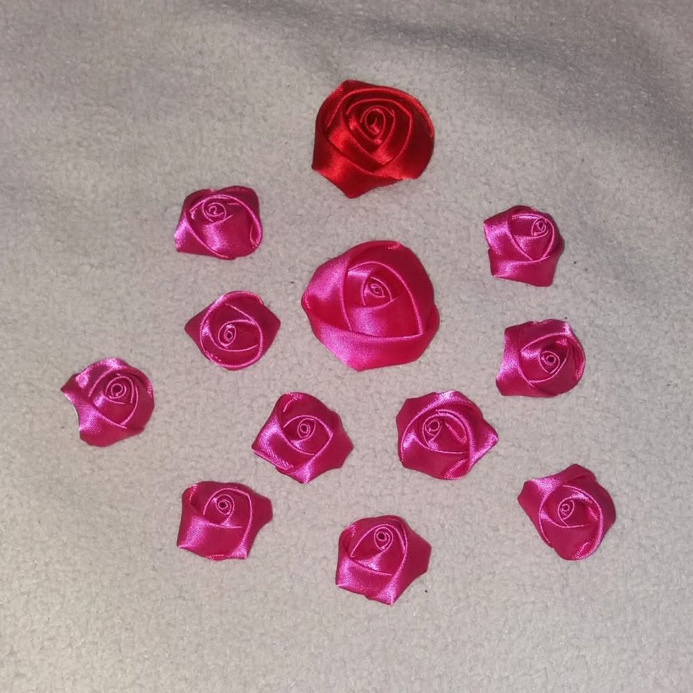 Fleurs en satin, pour cheveux-d&eacute;co-habit Bijoux et montres