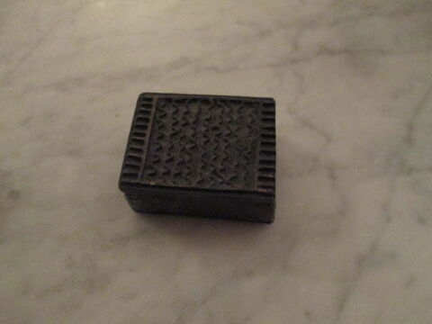 Boite en m�tal style antique R�union des mus�es nationaux 8 Herblay (95)