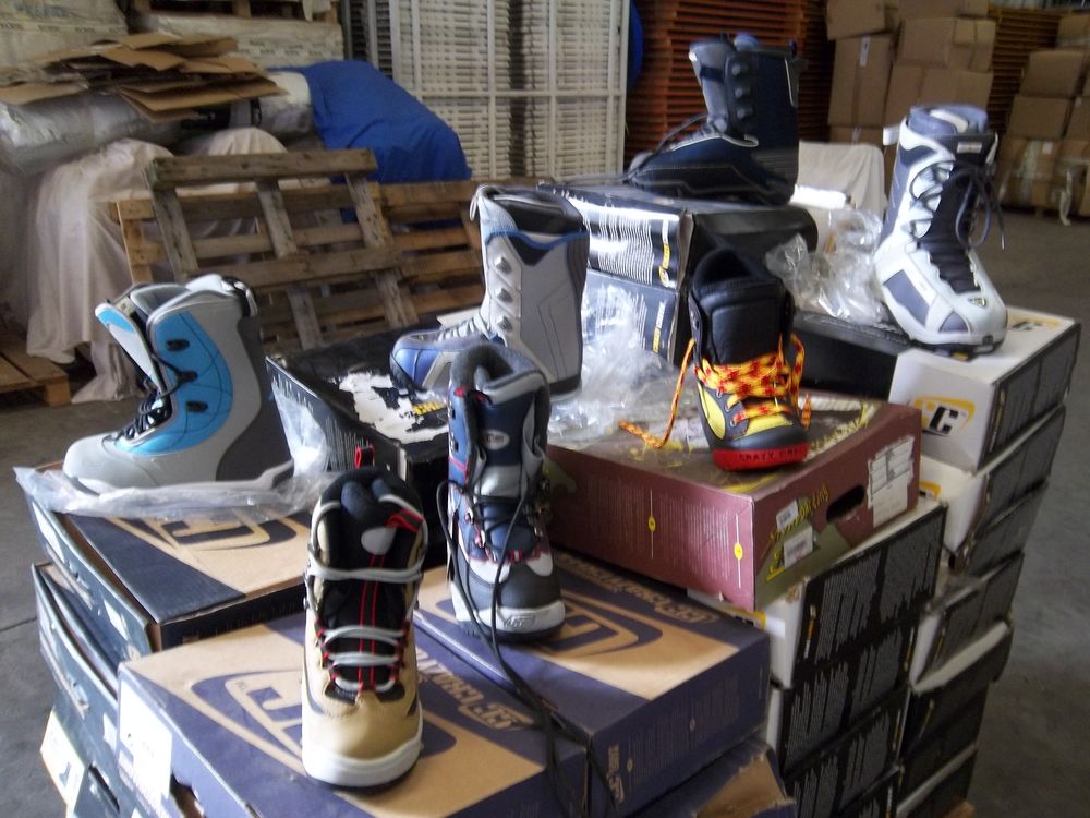 1 lot de chaussures pour SNOWBOARD (46 pi&egrave;ces). Chaussures