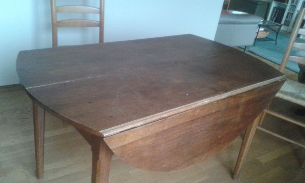 Belle table d'antiquaire Meubles