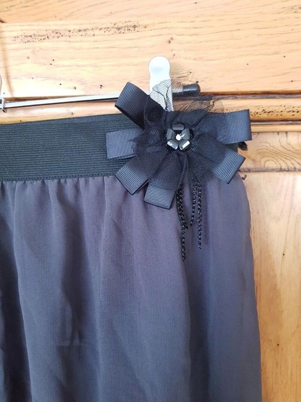 Mini-jupe noire a voile neuve kwoman fleurs &agrave; la taille mesu Vtements