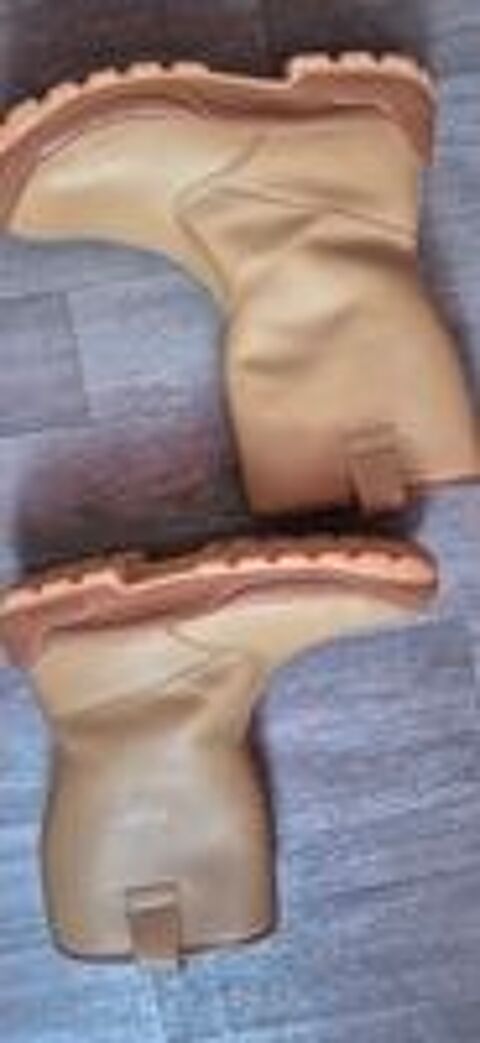   Bottes de travail. 